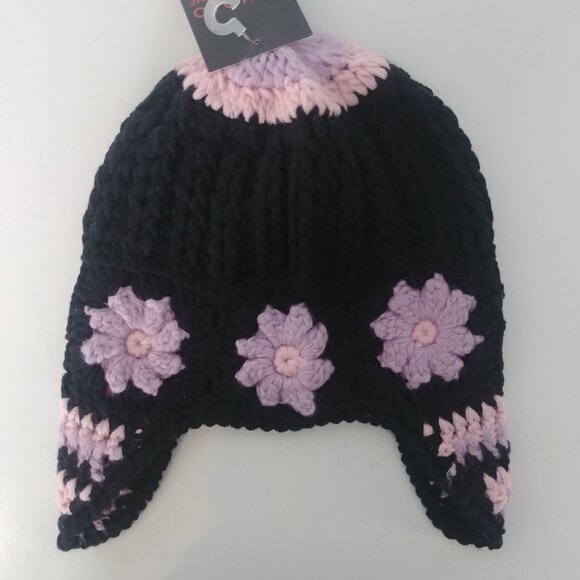 NEW WITH TAGS Guy Laroche black knit trapper style hat with purple flowers - Picture 1 of 11